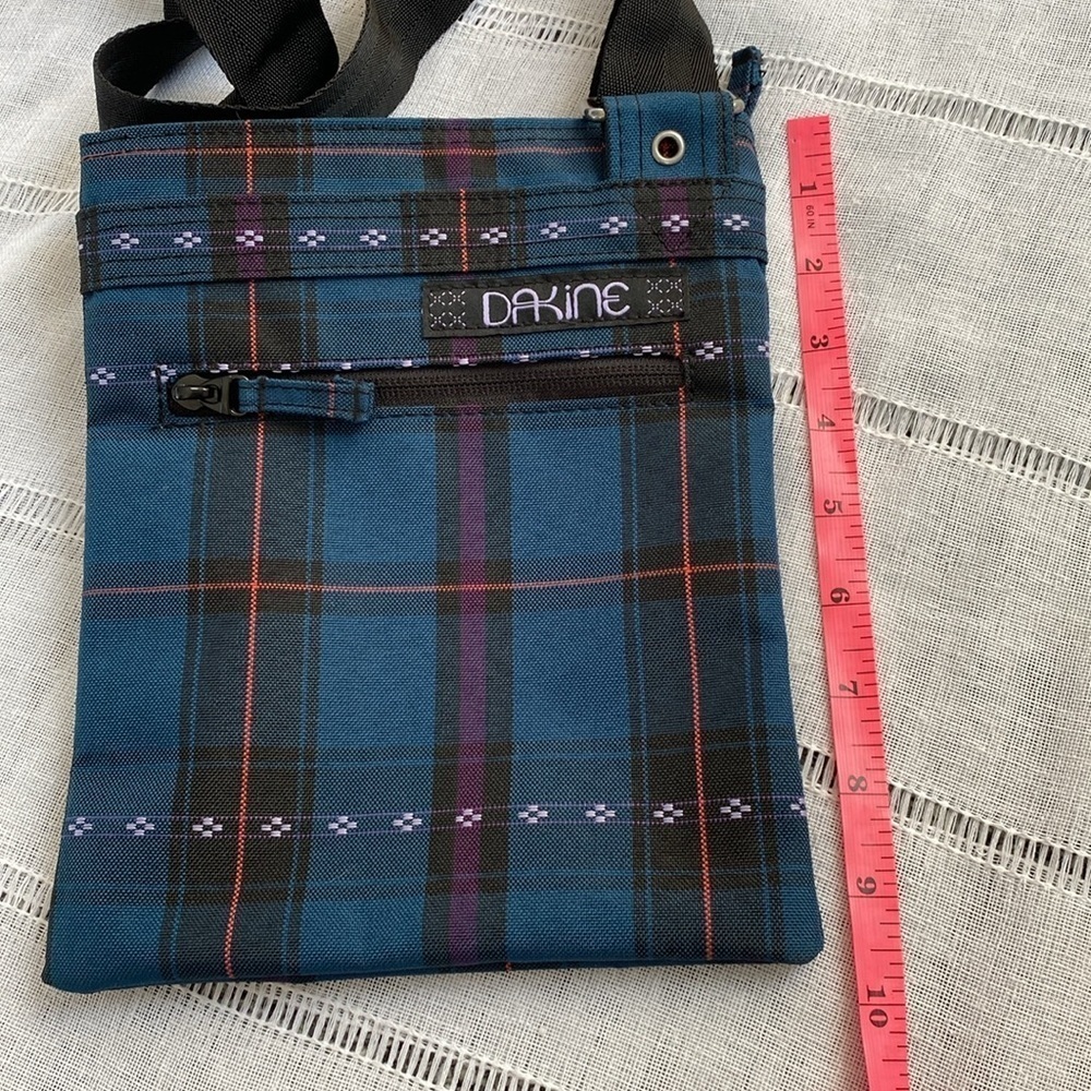 Dakine NWOT plaid crossbody bag. - Picture 8 of 8